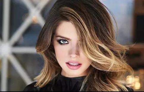 Prima imagine cu Alexandra Dinu din timpul filmărilor pentru „Românii au talent”