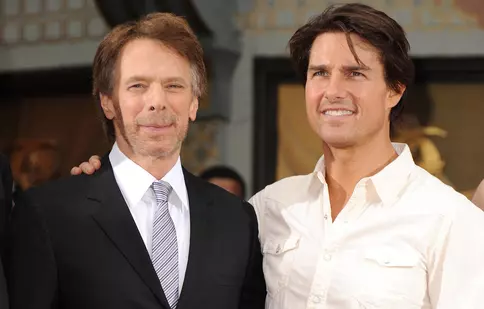 Tom Cruise și Jerry Bruckheimer, denumiți aviatori navali onorifici, înainte de premiera peliculei „Top Gun: Maverick”