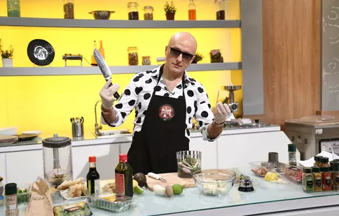 Diseară, la „Chefi la cuțite”, Costi Ioniță îi surprinde pe chefi cu un preparat vegan