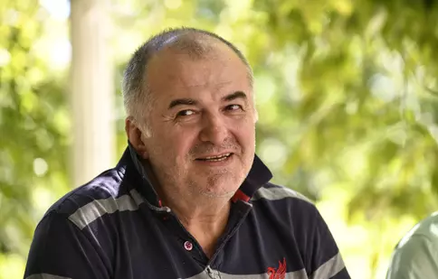 Cum arată gospodăria lui Florin Călinescu din Buftea. Are o curte imensă, cu zeci de animale și livadă proprie