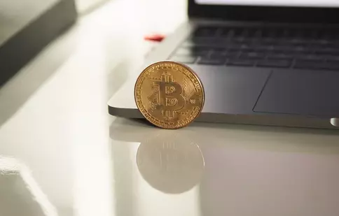 (P) Cum a apărut Bitcoin și ce determină fluctuațiile de preț?
