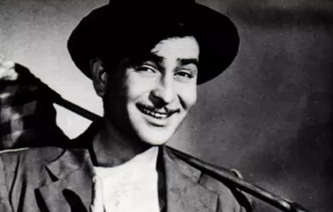 „Vagabondul” Raj Kapoor a făcut o avere din pasiunea lui pentru film. Pelicula este difuzată de Național, de Paște