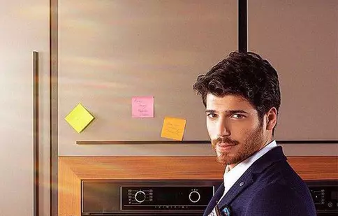 Can Yaman se întoarce pe micile ecrane românești: serialul „Dulce-amărui”, o comedie romantică, vine la Pro 2