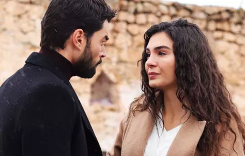 La mulți ani, Ebru Șahin! Frumoasa din „Hercai” a primit deja un cadou superb