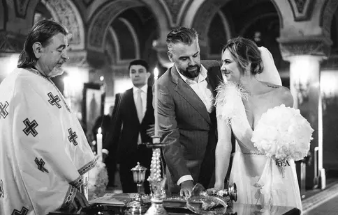 Roxana Ionescu s-a căsătorit religios cu Tinu Vidaicu. Primele imagini de la eveniment