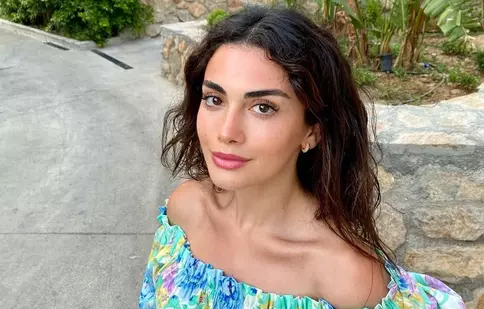 Özge Yağız a reprezentat Turcia la Premiile Internaționale Emmy. Actrița din serialul „Safir” a purtat o rochie spectaculoasă