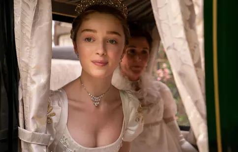 Vremuri bune pentru Phoebe Dynevor, vedeta din „Bridgerton”