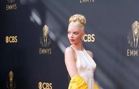 Cele mai îndrăznețe ținute de la Emmy 2021. Vedetele care au surprins pe covorul roșu