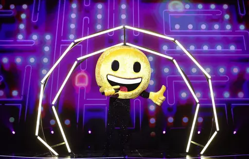 Surpriză la Masked Singer România! Cine este Emoji