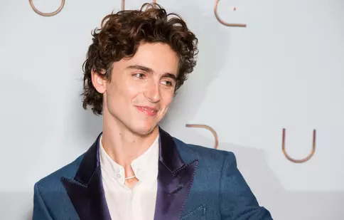 Timothée Chalamet a postat pe Instagram prima fotografie cu el în costumul lui Willy Wonka, din noul film „Wonka”