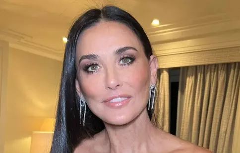 Demi Moore, apariție strălucitoare pe covorul roșu, în Londra. Actrița de 59 de ani nu își arată vârsta