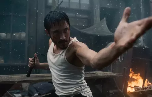 Andrew Koji li se alătură lui Bill Skarsgård și Samarei Weaving în „Boy Kills World”