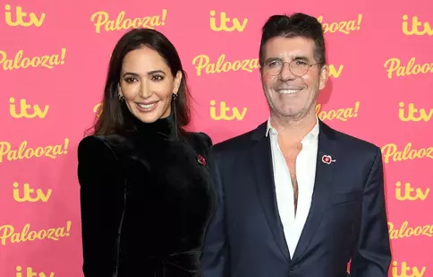 Simon Cowell s-a logodit după aproape 20 de ani de relație