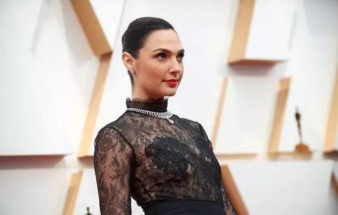 Gal Gadot va juca într-un remake al unui film de Hitchcock