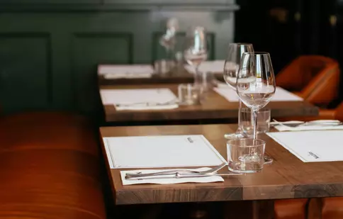 5 metode eficiente ca să creezi o atmosferă primitoare în restaurant