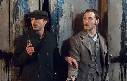 Filme la TV azi, 24 februarie: „Sherlock Holmes”, „Maestrul Tai Chi”, „Suspectă de crimă”, „Foc încrucișat”