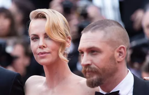 Ce acuzații grave îi aduce Charlize Theron lui Tom Hardy. Detaliile uimitoare despre relația lor tensionată