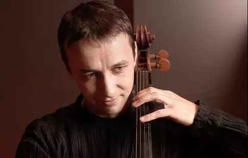 Violoncelistul Răzvan Suma cântă Saint-Saëns la Sala Radio