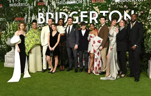 Filme și seriale pe care le puteți vedea dacă v-a plăcut „Bridgerton”, de la Netflix