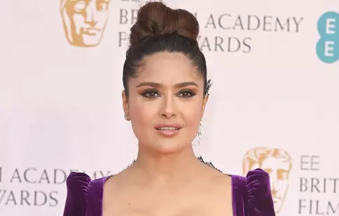 Top 20 ținute purtate de vedete la Premiile BAFTA 2022. Salma Hayek, cel mai îndrăzneț look, într-o rochie Gucci