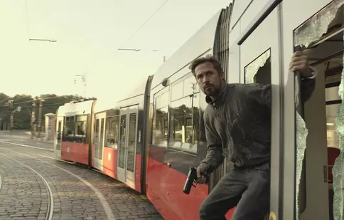 Când se lansează așteptatul și exorbitantul „The Gray Man”. Noul thriller are o distribuție sonoră