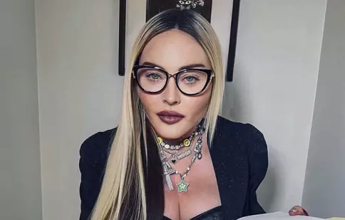 Madonna, fotografii incendiare. Pare mai tânără ca oricând într-o ținută sexy, cu picioarele lungi la vedere