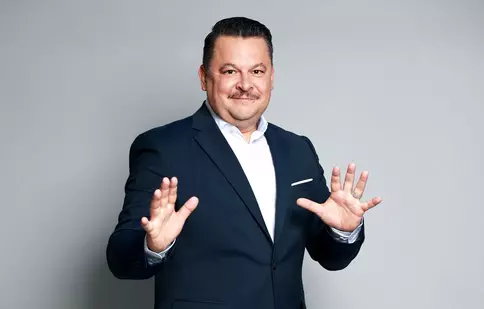 Cum se împarte Mihai Bobonete între „Românii au talent” și două dintre pasiunile sale: pescuitul și Monica Bellucci