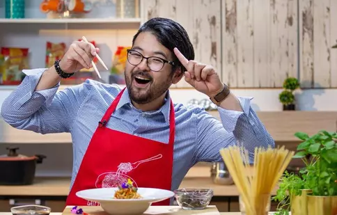 Rikito Watanabe, japonezul care gustă din plin umorul românesc și micii de Dedulești