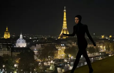 Serialul „Irma Vep”, cu Alicia Vikander, disponibil pe HBO și HBO Max. TRAILER