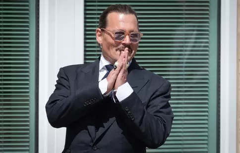 Johnny Depp și avocata lui ar avea o relație. Gesturile care i-au dat de gol