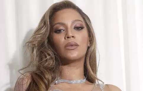 Beyonce a pozat aproape goală. Artista se pregătește pentru primul turneu mondial din ultimii 7 ani