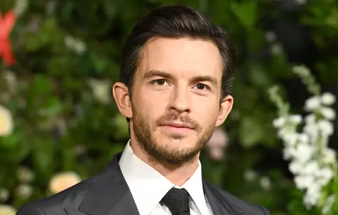 Starul din „Bridgerton”, Jonathan Bailey, va juca alături de Matt Bomer într-un nou serial. Ce se știe până acum