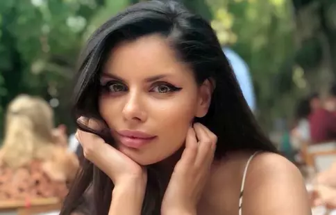 Ileana Lazariuc s-a fotografiat în cea mai provocatoare rochie. Fanii s-au întrecut în complimente când au văzut-o