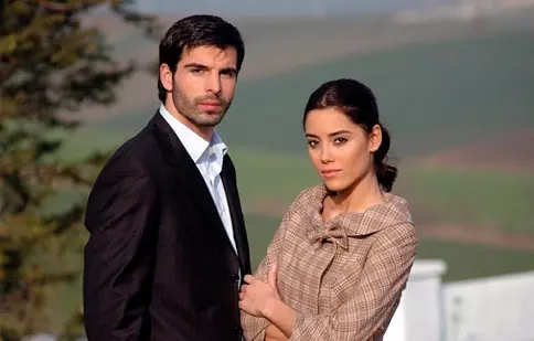 Cansu Dere revine la Happy Channel! „Puterea destinului”, serialul-fenomen care a scris istorie, se întoarce pe micile ecrane