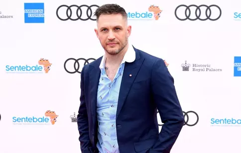 Louis, fiul cel mare al lui Tom Hardy, și-a făcut debutul pe covorul roșu. Adolescentul ar putea defila oricând pe podium