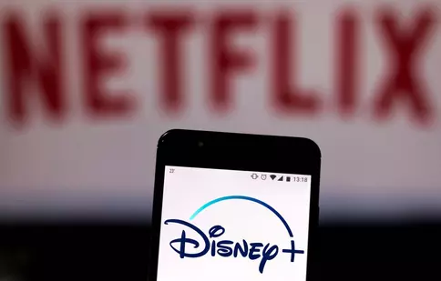 Disney Plus depășește pentru prima dată rivalul de streaming Netflix la numărul total de abonați