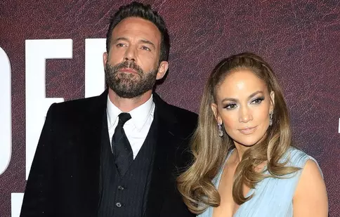 Jennifer Lopez și Ben Affleck au plecat în a doua lună de miere. Ce gesturi au surprins fotografii