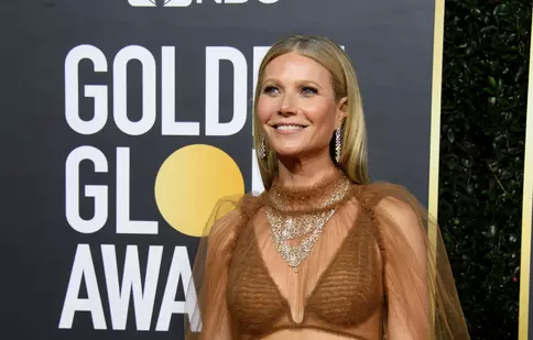 Gwyneth Paltrow a pozat nud la vârsta de 50 de ani! „Accept semnele și pielea lăsată, ridurile”