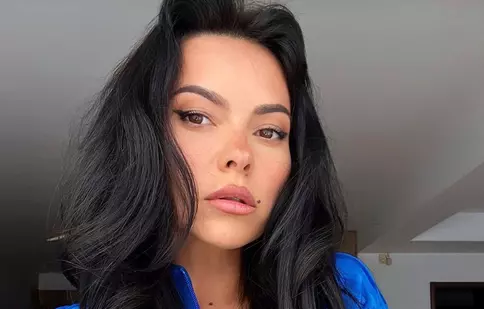 Inna, mai provocatoare ca niciodată într-un costum de baie minuscul. „Vara nu se sfârșește niciodată”