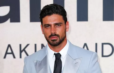Michele Morrone, actorul din controversata serie de filme „365 de zile”, de la Netflix, văzut în ipostaze romantice cu o americancă celebră