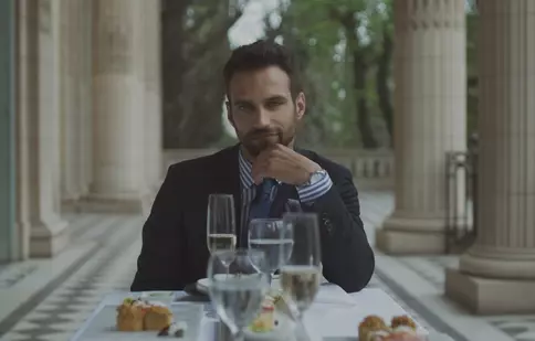 Cine este actorul Jesús Castro, protagonistul celui mai vizionat serial latino de la Netflix, “Jurnalul unui gigolo”