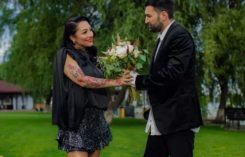 Andra și Smiley lansează „Doar vina ta”, prima lor melodie împreună. Primele imagini din videoclipul inedit