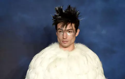 Ezra Miller, actorul din „The Flash”, pledează nevinovat pentru furt calificat. Riscă ani grei de închisoare