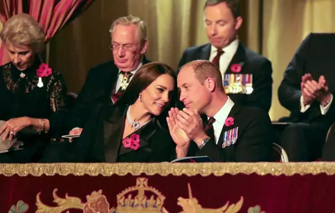 Cum a onorat-o Kate Middleton pe Regina Elisabeta în timpul ceremoniilor pentru Remembrance Day