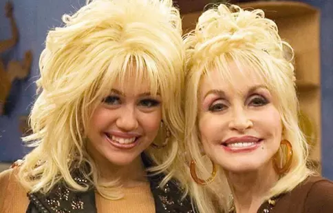 Dolly Parton, imagini de senzație alături de Miley Cyrus. Ce mesaj a transmis de ziua finei sale