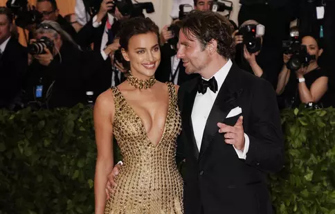 O nouă dovadă că Irina Shayk și Bradley Cooper s-au împăcat! Gesturile intime surprinse de paparazzi