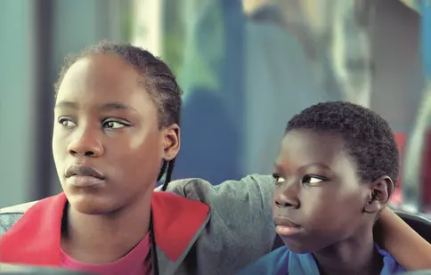„Tori și Lokita”, noul film al fraților Jean-Pierre și Luc Dardenne, ajunge în cinematografe. Când e premiera