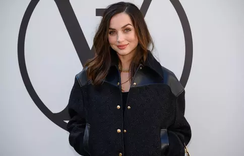 Ana de Armas, ravisantă într-o rochie cu o crăpătură până la coapsă. Actrița a întors toate privirile în New York