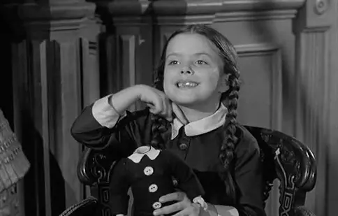 Lisa Loring a murit. Actrița a interpretat-o pe Wednesday în prima ecranizare a seriei „Familia Addams”