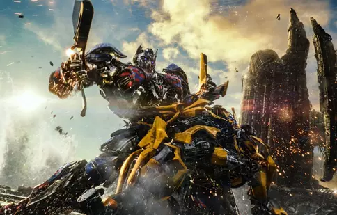 Filme la TV azi, 10 ianuarie: „Transformers: Ultimul cavaler”, „Avionul cu șerpi”, „Dușmanul din adâncuri”, „Ce-și doresc femeile”